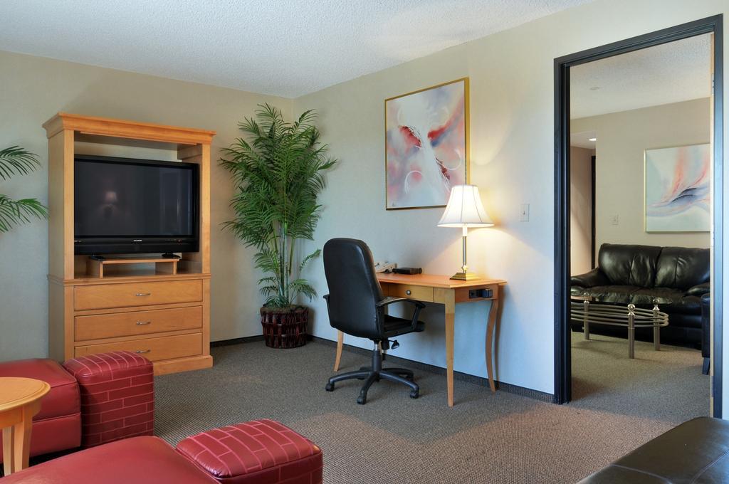 Red Lion Hotel Denver Southeast Aurora Room photo